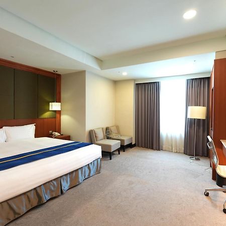 Hiyeshotel勤天商旅-花蓮館 Hualien Buitenkant foto