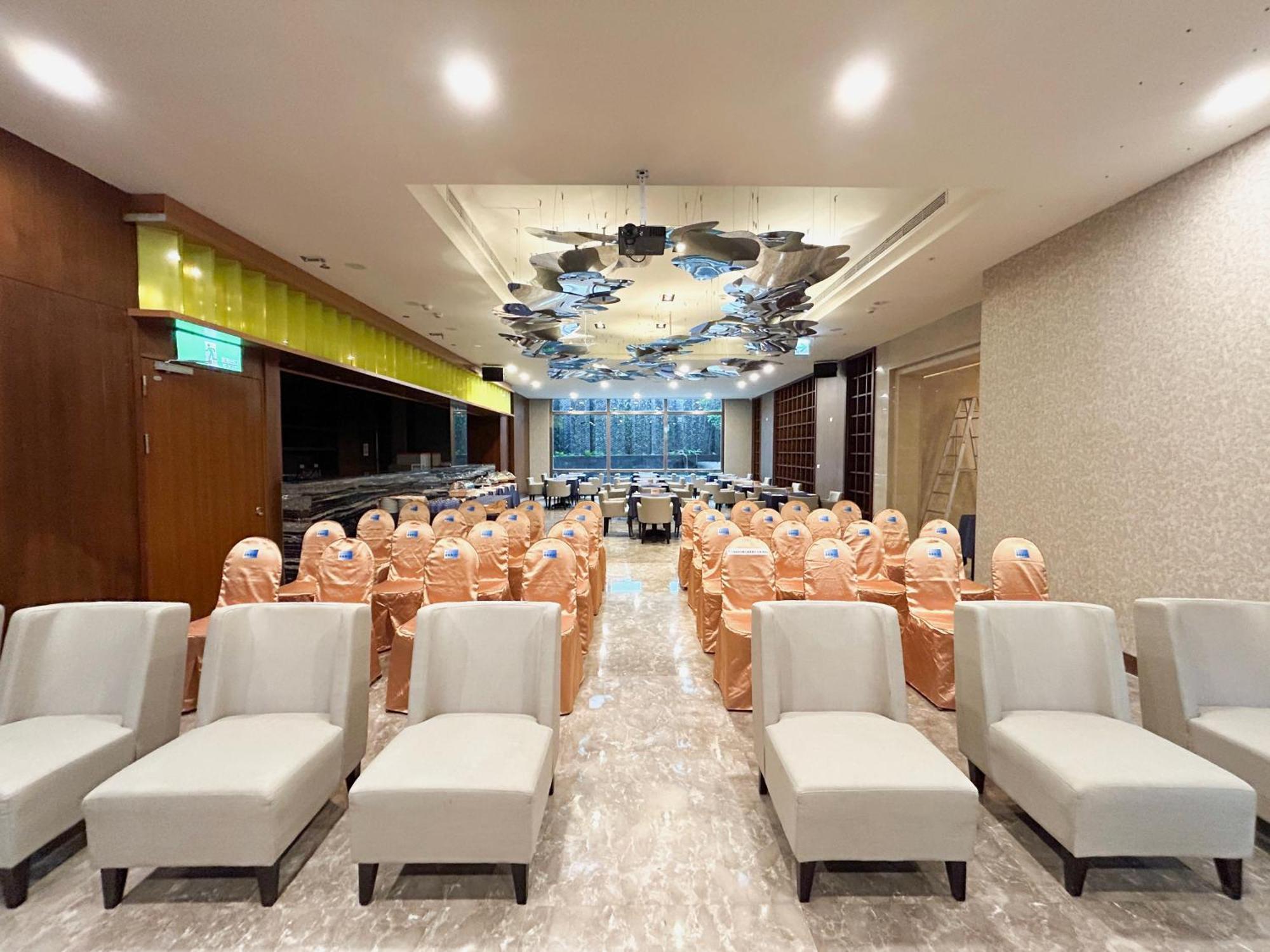 Hiyeshotel勤天商旅-花蓮館 Hualien Buitenkant foto