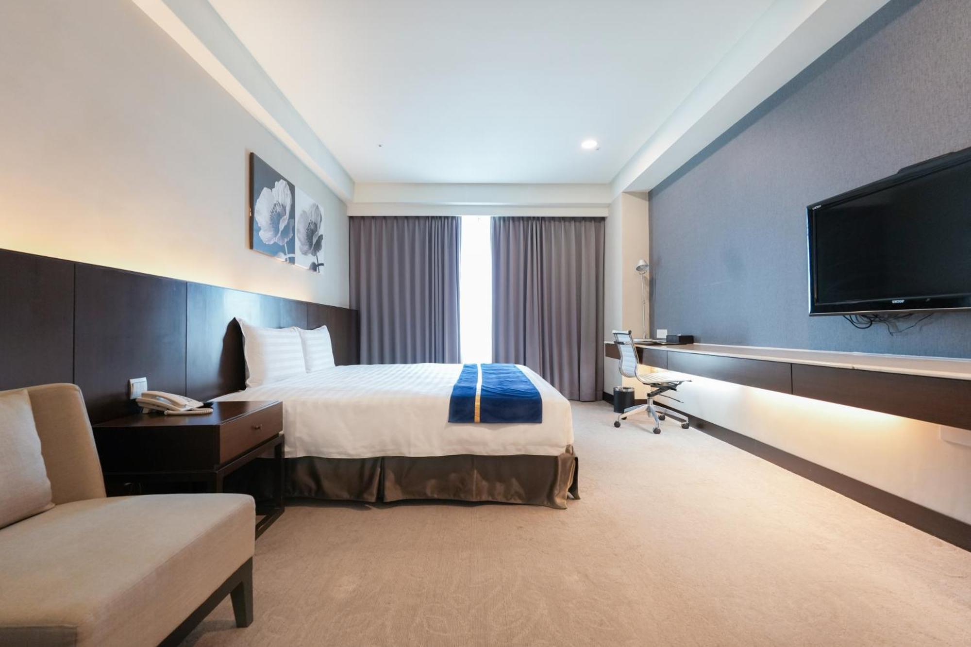 Hiyeshotel勤天商旅-花蓮館 Hualien Buitenkant foto