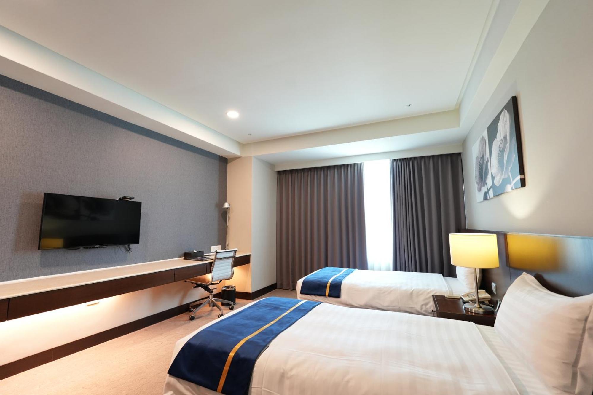 Hiyeshotel勤天商旅-花蓮館 Hualien Buitenkant foto