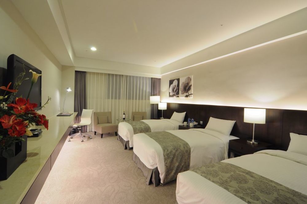 Hiyeshotel勤天商旅-花蓮館 Hualien Buitenkant foto