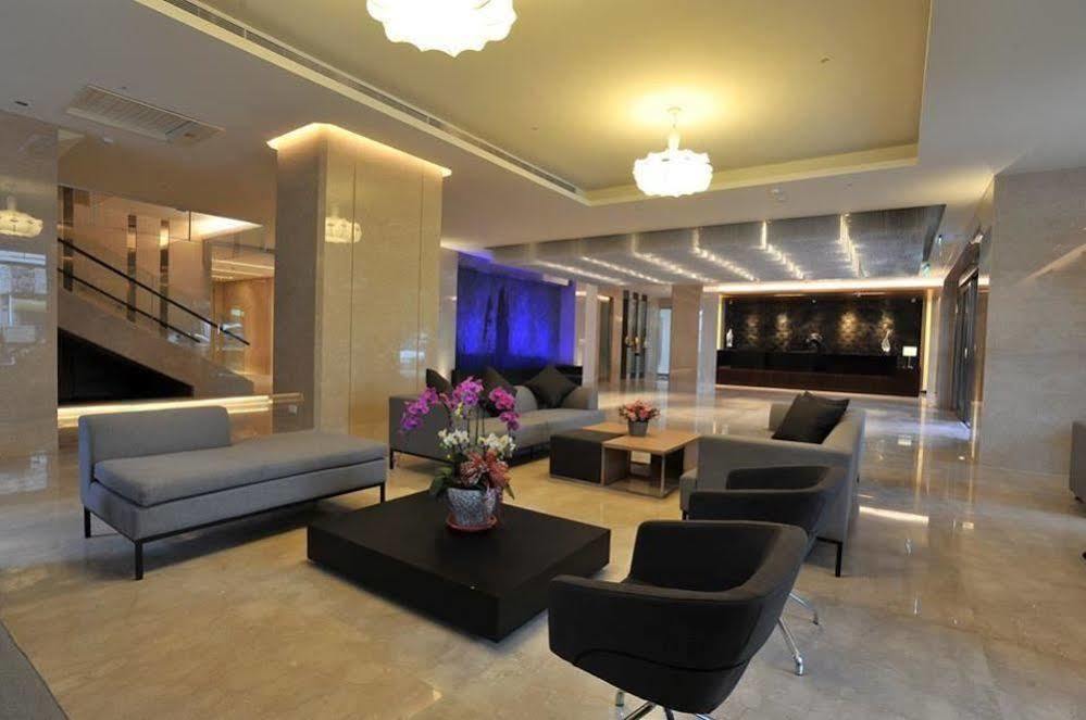 Hiyeshotel勤天商旅-花蓮館 Hualien Buitenkant foto